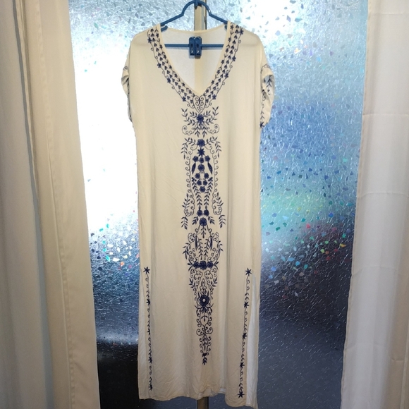 Unknown Other - Embroidered Blue And White Cover Up